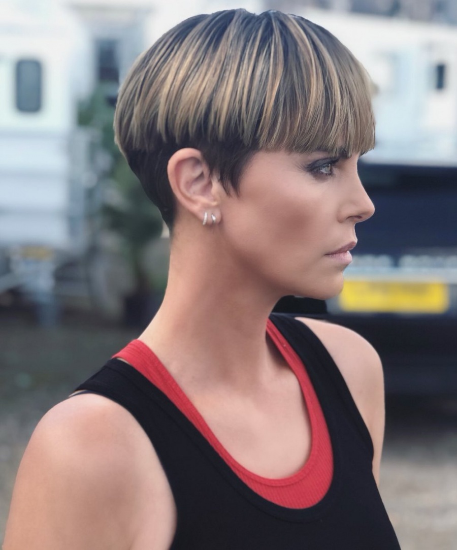 Presume Charlize Theron su nuevo look - ContraRéplica - Noticias