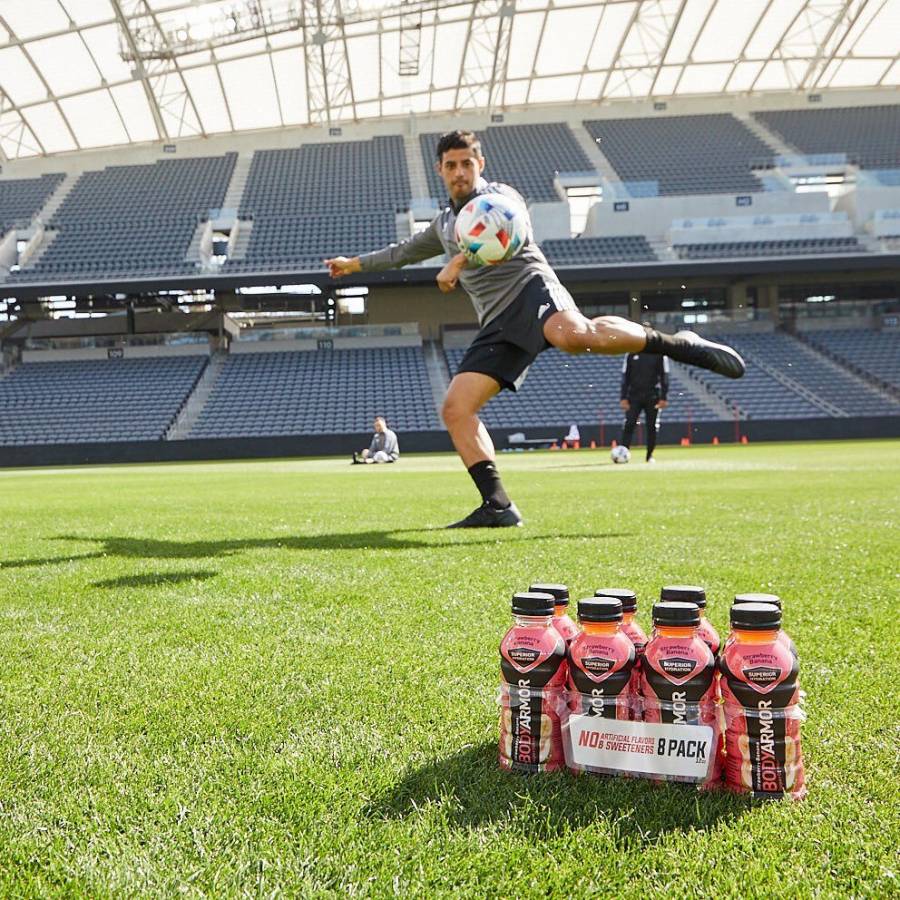 OFICIAL: Carlos Vela se queda en Los Angeles FC