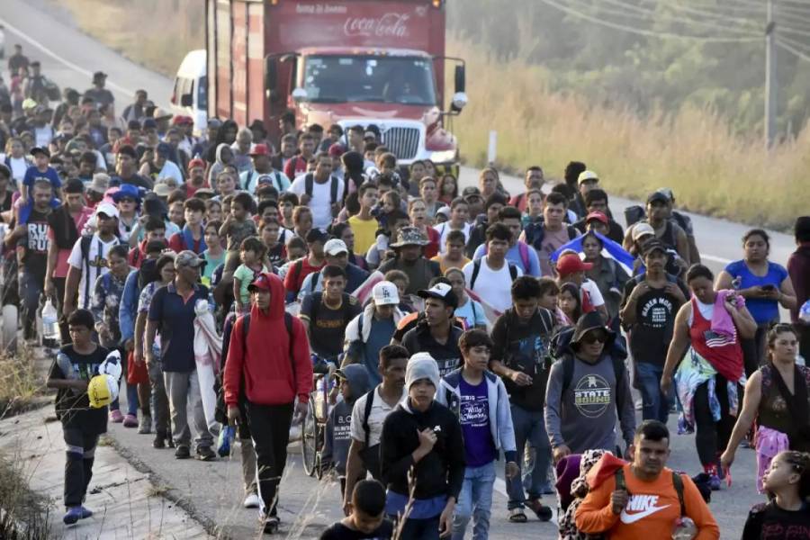 Migrantes reorganizan caravana y avanzan por el sur de M xico