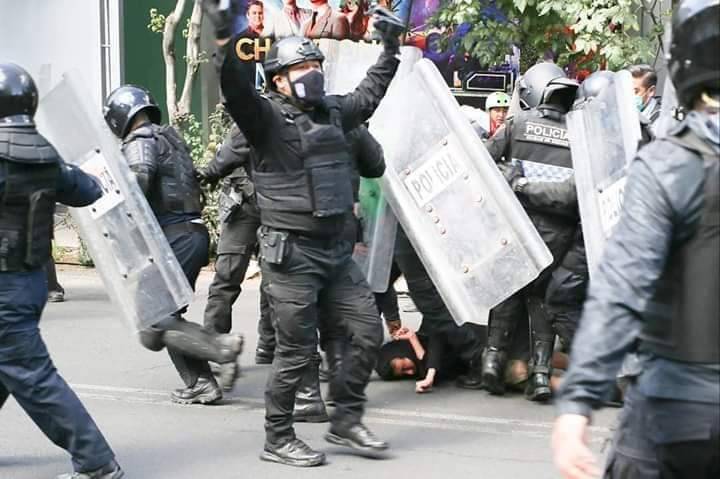 Dan prisión preventiva a policías que agredieron a Melanie durante ...