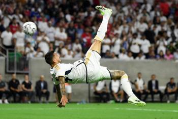 Bellingham y Joselu le dan el triunfo al Real Madrid sobre el Manchester United