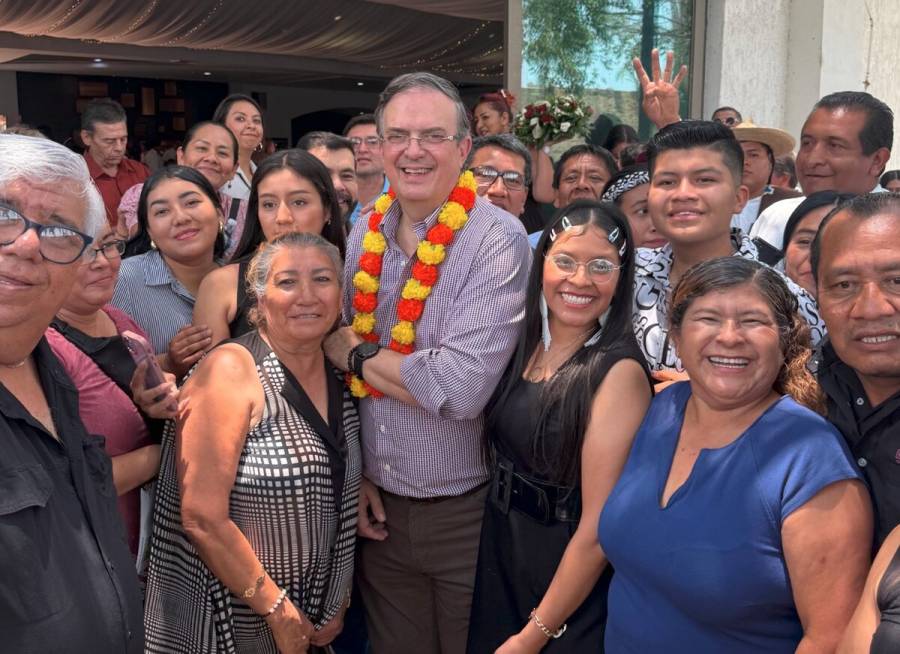 Ebrard se compromete con maestros de Jalisco a mejorar sus condiciones laborales