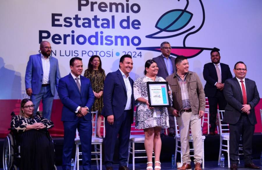 Gobernador Ricardo Gallardo entrega el Premio Estatal de Periodismo 2024
