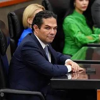 Enrique Vargas del Villar recibe constancia de mayoría como senador electo por el Edomex