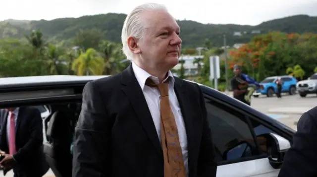 Julian Assange liberado regresará a Australia tras declararse culpable de violación de ley estadounidense  