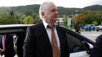 Julian Assange liberado regresará a Australia tras declararse culpable de violación de ley estadounidense