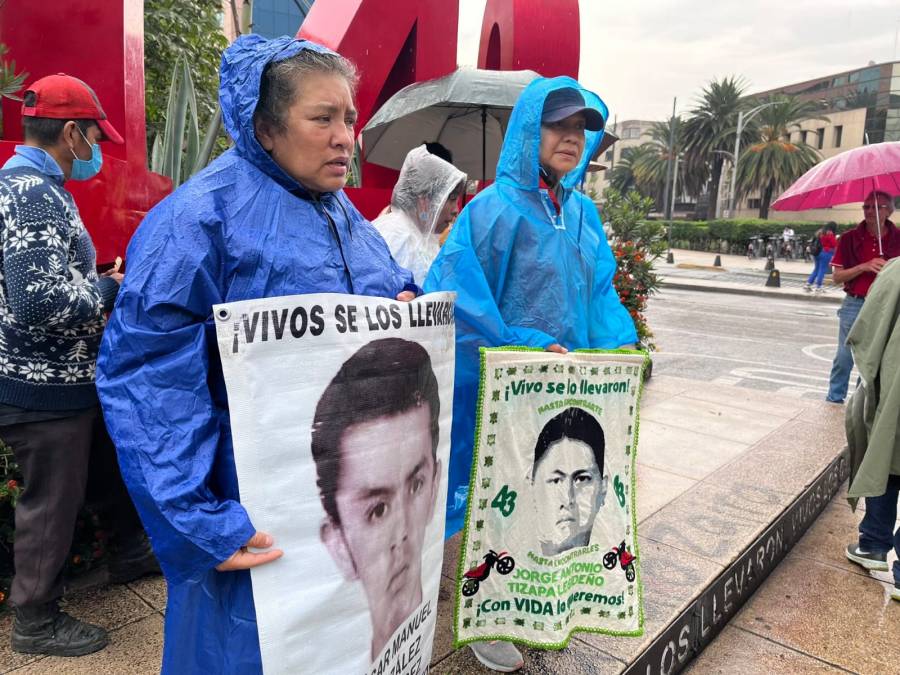 Obrador llama a la población a dar información sobre el caso Ayotzinapa