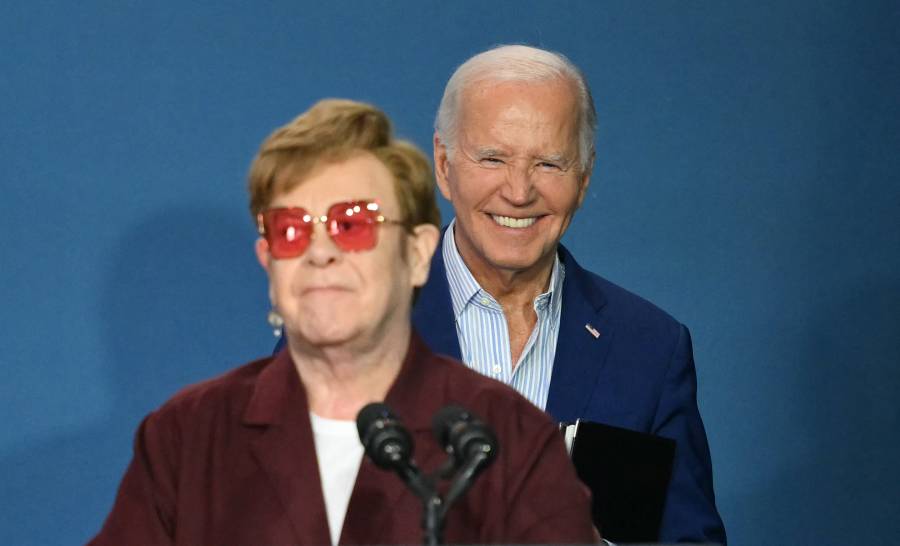 Biden aparece junto a Elton John para celebrar hito de la lucha LGTBQ+