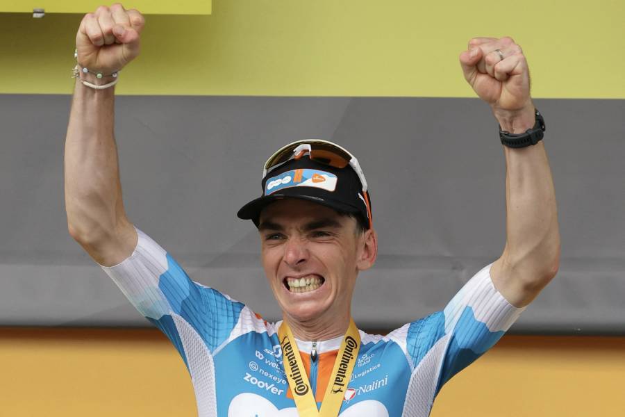 El francés Romain Bardet gana la primera etapa del Tour de Francia