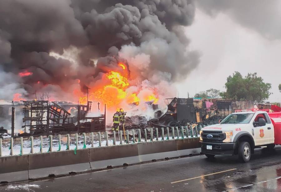 VIDEO: Se registra fuerte incendio entre la GAM y Nezahualcóyotl