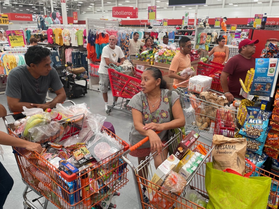 Compras de pánico en Quintana Roo por llegada del Huracán Beryl