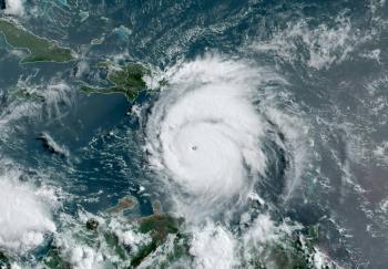 Huracán Beryl deja cinco muertos en el Caribe y se debilita a categoría 4