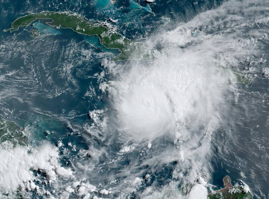 “Beryl” tocará tierra como huracán categoría 2 en Quintana Roo