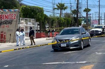 Niña deambula por las calles en Tijuana luego de que sus padres fueran asesinados