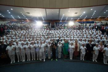 Finalizan estudios primera generación de enfermería de la Universidad de la Salud