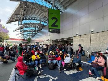 Reabren accesos al AICM tras bloqueo de la CNTE que afectó a pasajeros por seis horas